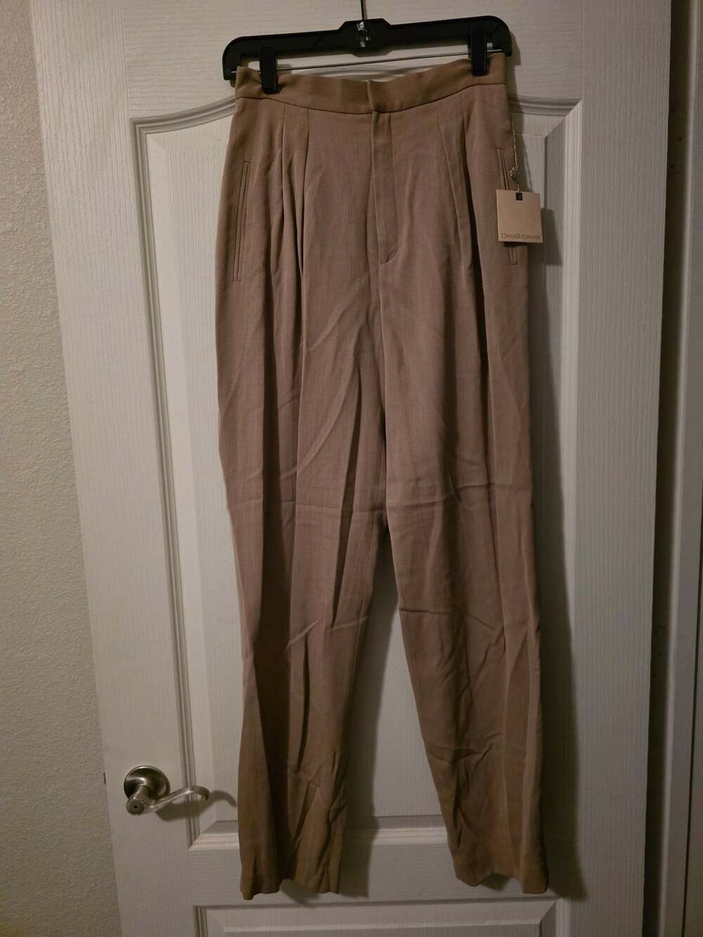 NWT Buchman Basil Street Pleated Luxury Pants Size 10 Tan